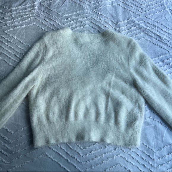 Aritzia Sunday Best // Kitten V-Neck Sweater - Picture 7 of 10